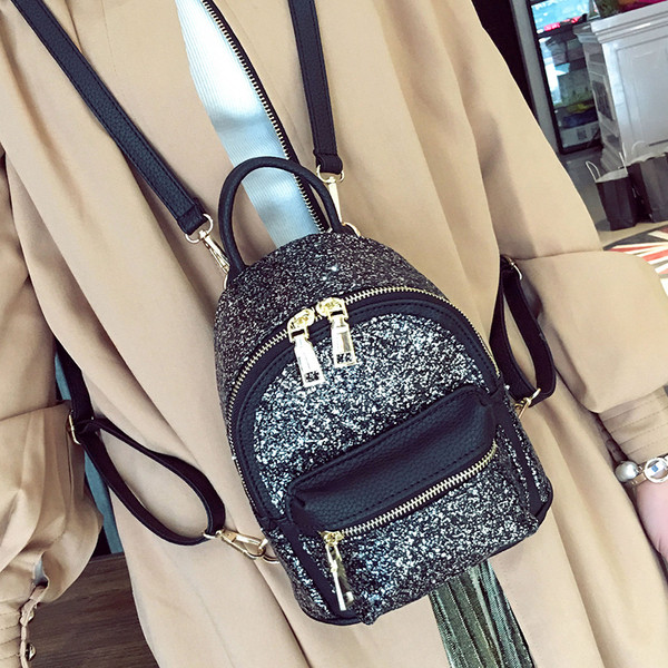 Γυναικείο σακίδιο που καλύπτονται από πούλιες σε τέσσερα διαφορετικά χρώματα