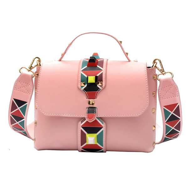 Стилна дамска кожена чанта с шарени нишки и дълга шарена дръжка