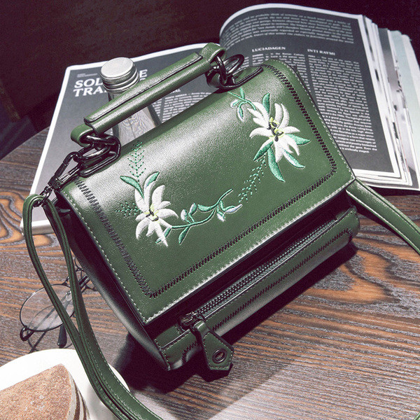 δερμάτινη τσάντα με κέντημα λουλούδια