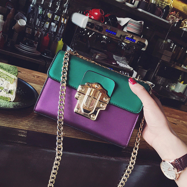 Дамска малка чантичка с дълга дръжка за през рамо тип куфарче