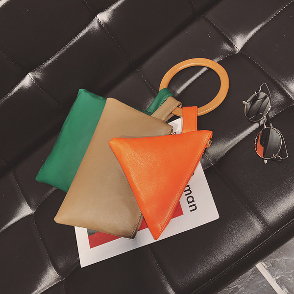 Оригинална дамска ръчна чанта с ринг и отделни подразделения подходяща за ежедневието