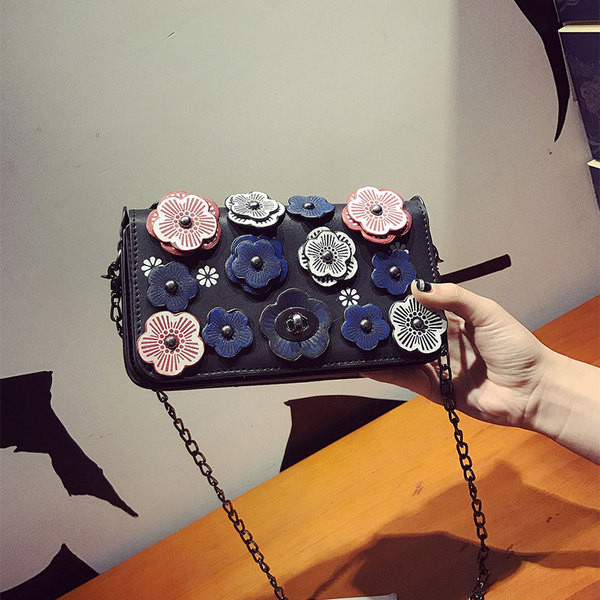 Страхотна дамска ръчна чантичка на цветчета