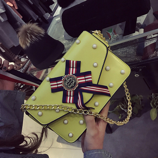 Стилна чантичка с перли и дълга дръжка в различни цветове