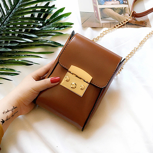 Τσάντα που μοιάζει με πορτοφόλι με ένα μακρύ βραχίονα λαβή μαύρο και καφέ