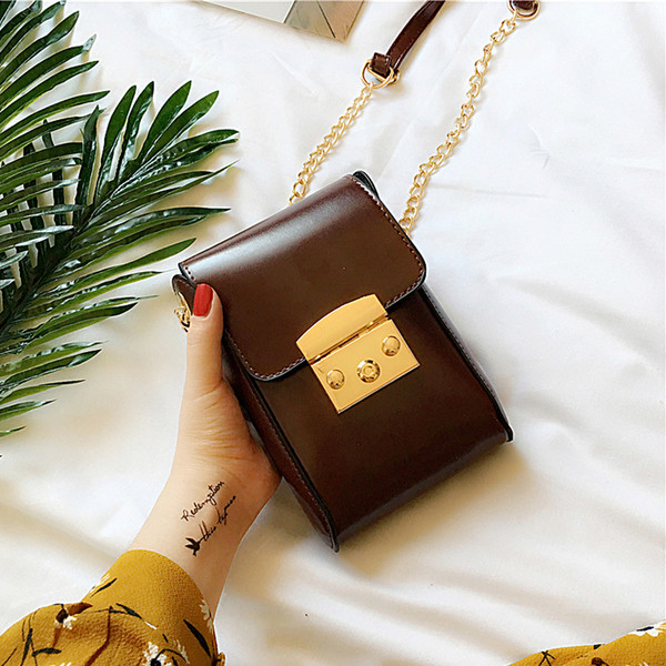 Τσάντα που μοιάζει με πορτοφόλι με ένα μακρύ βραχίονα λαβή μαύρο και καφέ