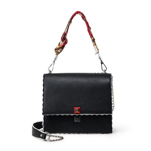 Γυναικείες τσάντες σε λευκό και μαύρο χρώμα