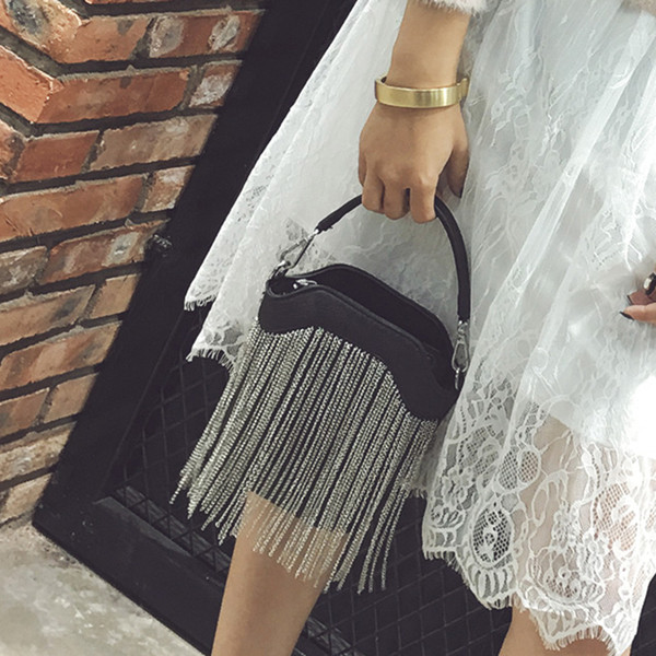 Μεγάλη κυρίες δερμάτινη τσάντα με κρόσσια