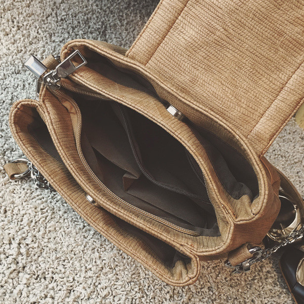 Καθημερινά τσάντα σε διάφορα χρώματα με μεγάλη λαβή