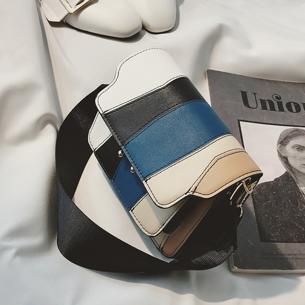 Καθημερινά κυρία πολύχρωμη τσάντα με λαβή για μεταφορά στο χέρι και το χρέος πάνω από τον ώμο