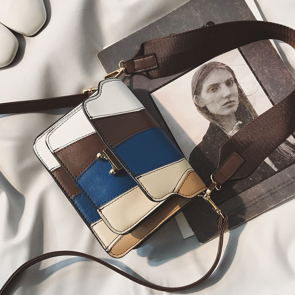 Καθημερινά κυρία πολύχρωμη τσάντα με λαβή για μεταφορά στο χέρι και το χρέος πάνω από τον ώμο