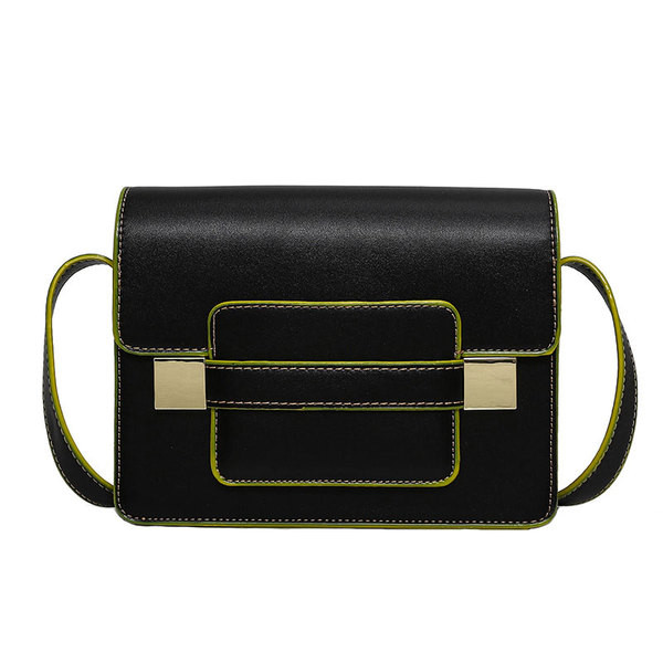 Дамска кожена черна чанта с дълга дръжка и малък джоб