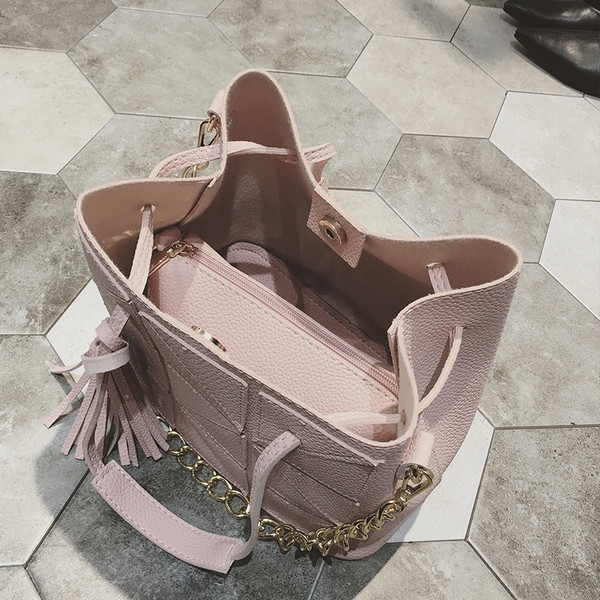 Стилен модел дамска пролетна чанта от изкуствена кожа с пискюли