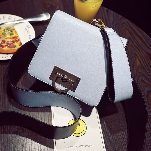 Μοναδική γυναικεία τσάντα με μεγάλη λαβή