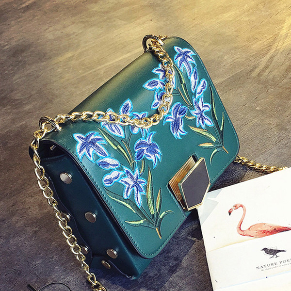 Μοναδική μικρή τσάντα με χρυσό ώμο λουράκι ώμου