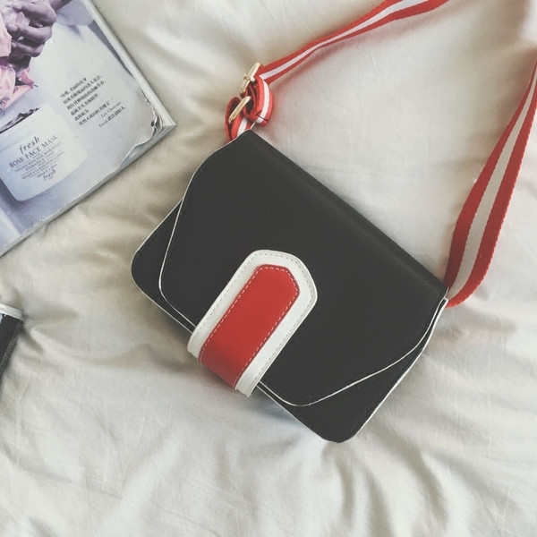 Μικρή τσάντα που μοιάζει με το χαρτοφυλάκιο με μακριά λαβή ώμου