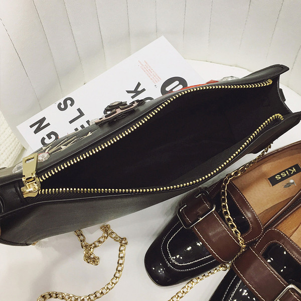 Γυναικεία μίνι τσάντα με floral μοτίβα