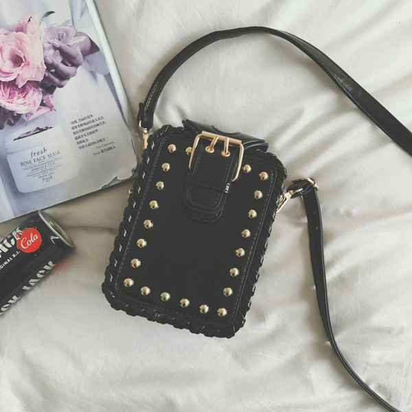 Страхотна дамска мини чантичка с перли тип портфейлче и дълга дръжка