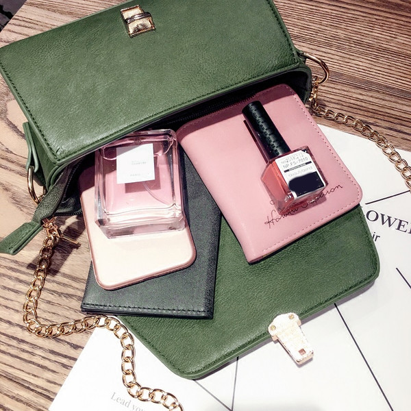 Ένα απλό ελατήριο καθαρό πορτοφόλι