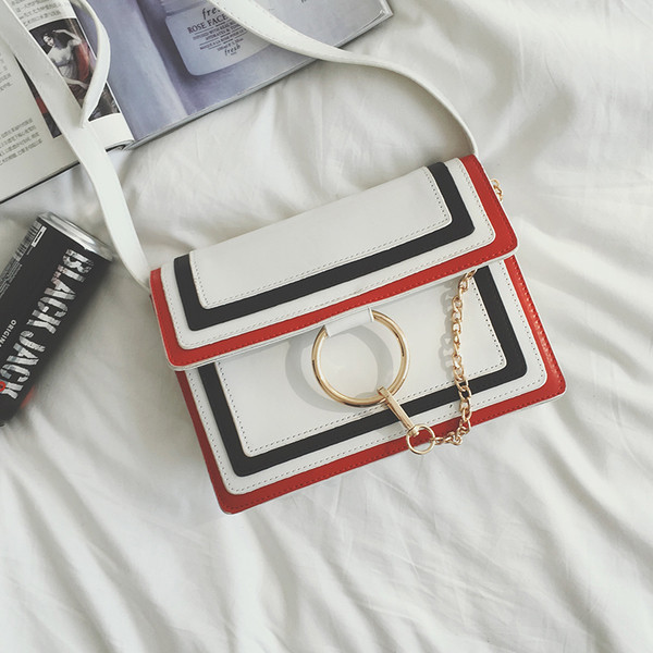 Καθημερινά τσάντα με μακριά λαβή και μια πολύ ενδιαφέρουσα κούμπωμα