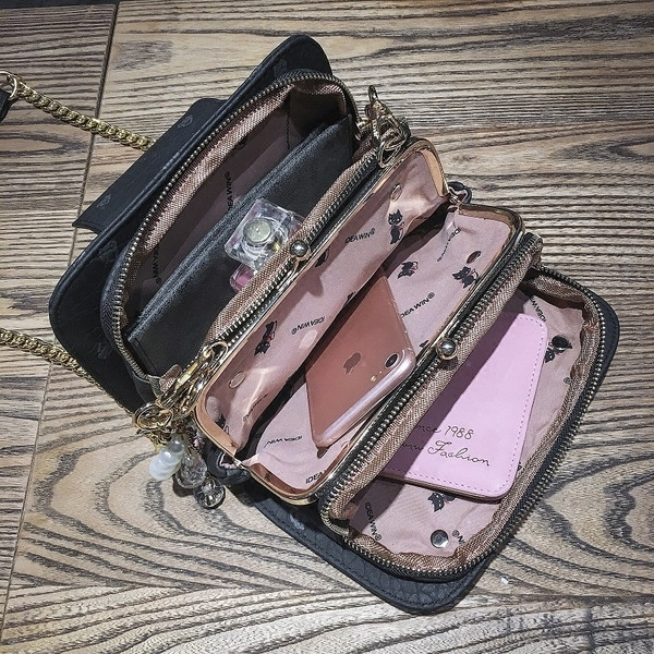 Κομψή τσάντα με μακρύ χερούλι και στολίδια