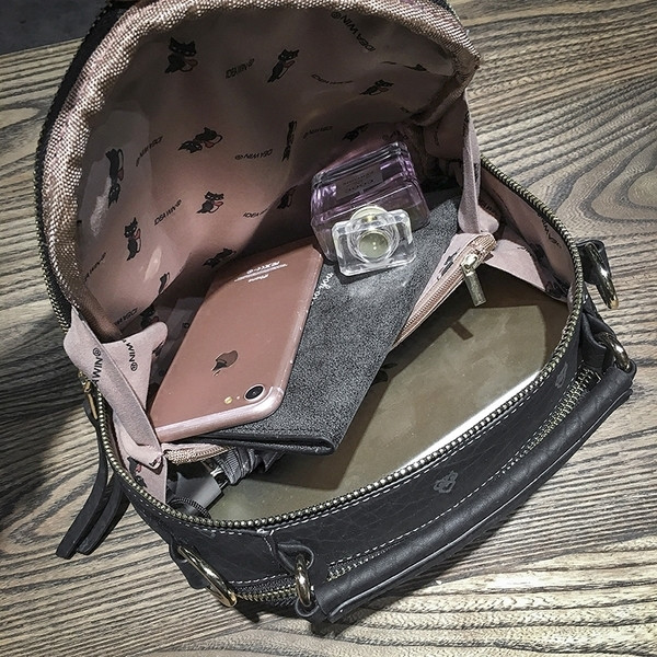 Υπερβολικό τσάντα με ενδιαφέρουσες χάντρες κρέμονται - λευκό και γκρι