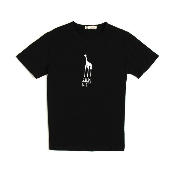 Страхотна мъжка спортно-елегантна тениска с надпис и апликация