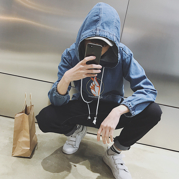 Εξαιρετικό κομψό τζην φούτερ με κουκούλα και κορδόνια