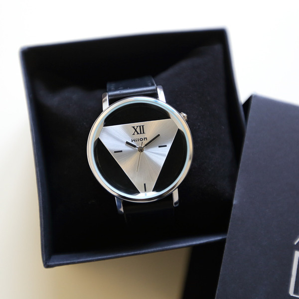 Ανδρικό ρολόι με λεπτή δερμάτινη αλυσίδα