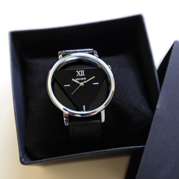 Ανδρικό ρολόι με λεπτή δερμάτινη αλυσίδα