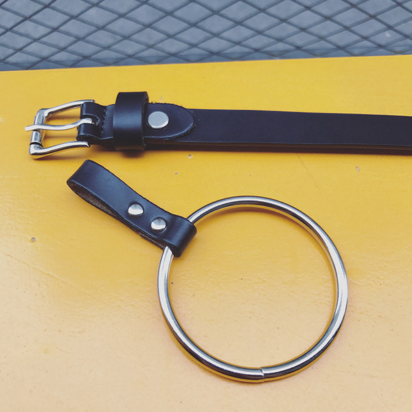 Модерен кожен мъжки колан с малка катарама