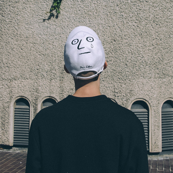 Много интересна спортна дамска шапка с козирка