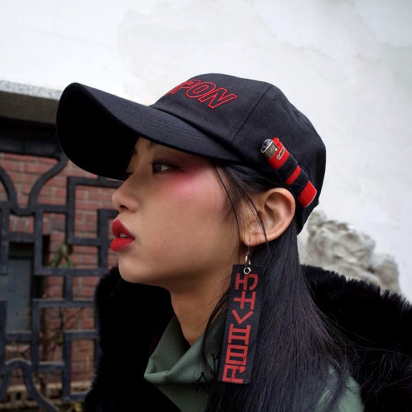 μαύρο καπέλο πολλές σύγχρονες γυναίκες με kozrika