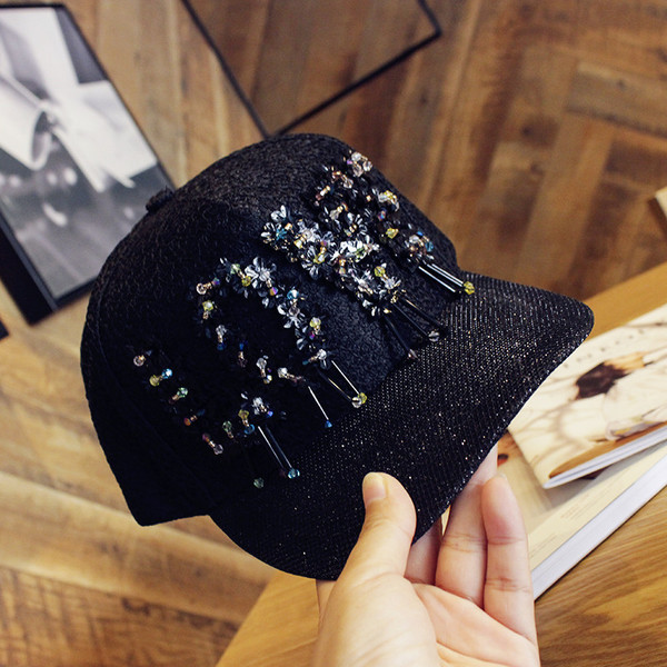 Μεγάλη κυρίες καπέλο με πούλιες και επιγραφή ΑΓΑΠΗ