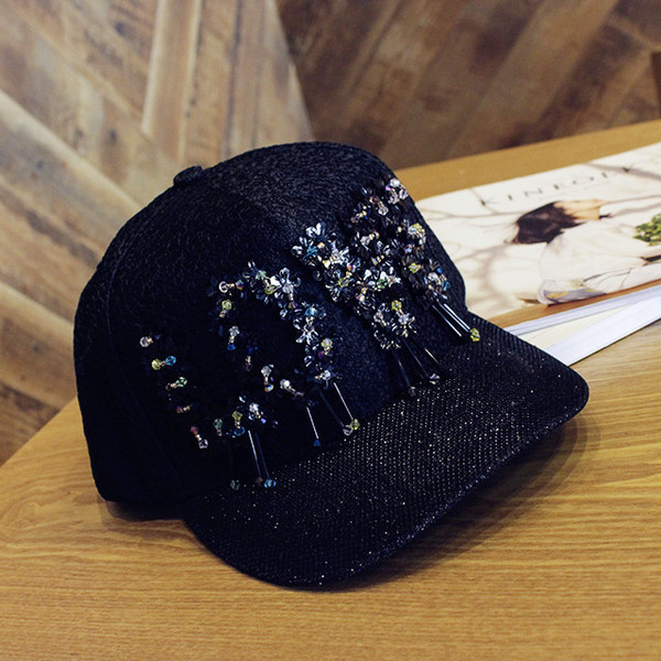 Μεγάλη κυρίες καπέλο με πούλιες και επιγραφή ΑΓΑΠΗ