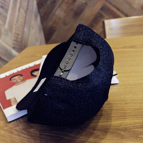 Μεγάλη κυρίες καπέλο με πούλιες και επιγραφή ΑΓΑΠΗ