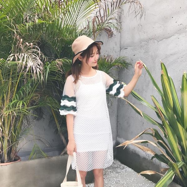 Μεγάλη κυρίες φόρεμα τρύπες κατάλληλες για τις ζεστές μέρες του καλοκαιριού