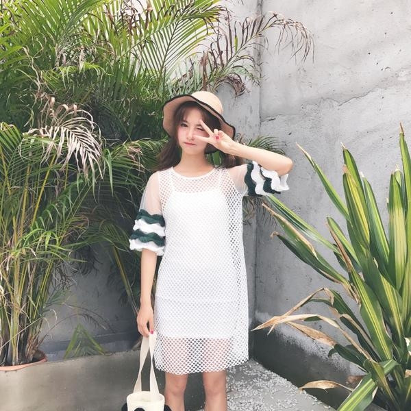 Μεγάλη κυρίες φόρεμα τρύπες κατάλληλες για τις ζεστές μέρες του καλοκαιριού