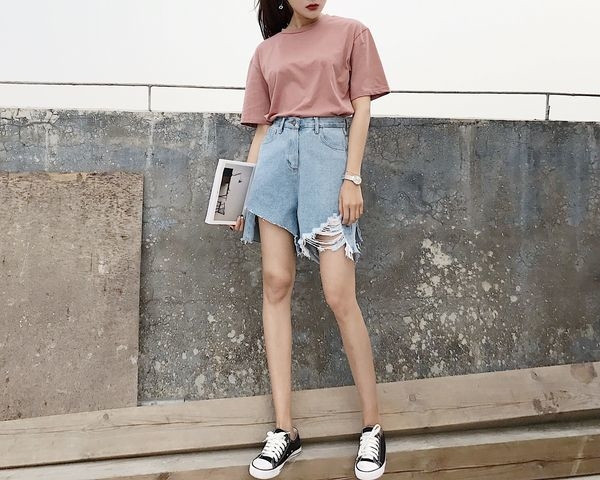 Πολλές σύγχρονες κυρίες παντελόνι σύντομο τζιν