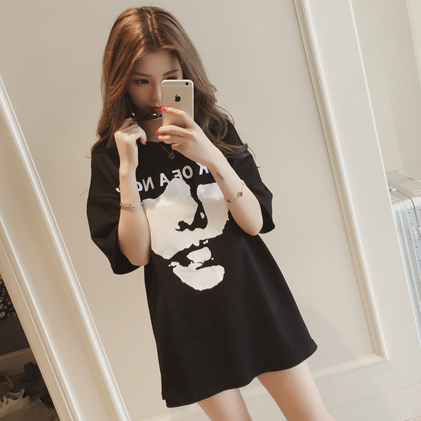 Μακριά κυρίες ευρύ-shirt πουκάμισο στυλ