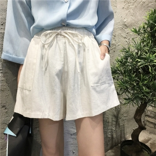 σορτς Ευρεία κυρίες κατάλληλη για τις ζεστές μέρες του καλοκαιριού