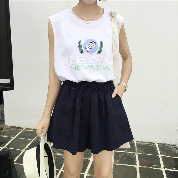 σορτς Ευρεία κυρίες κατάλληλη για τις ζεστές μέρες του καλοκαιριού