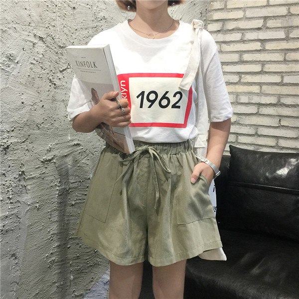 σορτς Ευρεία κυρίες κατάλληλη για τις ζεστές μέρες του καλοκαιριού