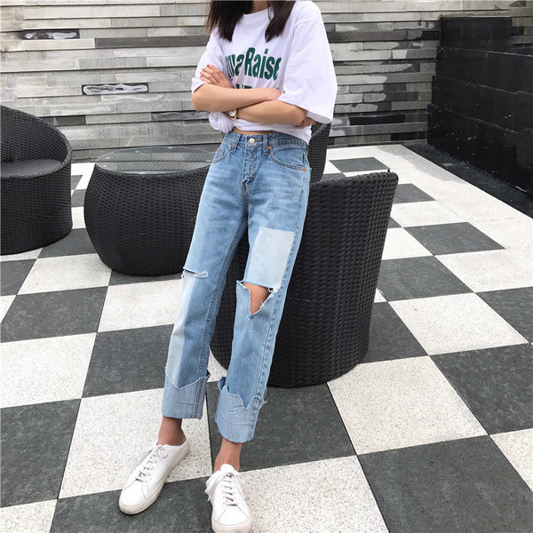 Πολύ μοντέρνο μοντέλο  γυναικεία τζιν "Boyfriend" με 7/8 μήκος