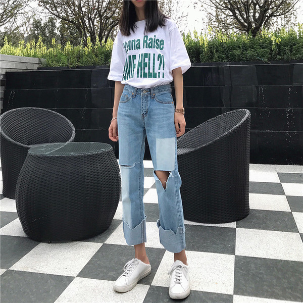 Πολύ μοντέρνο μοντέλο  γυναικεία τζιν "Boyfriend" με 7/8 μήκος