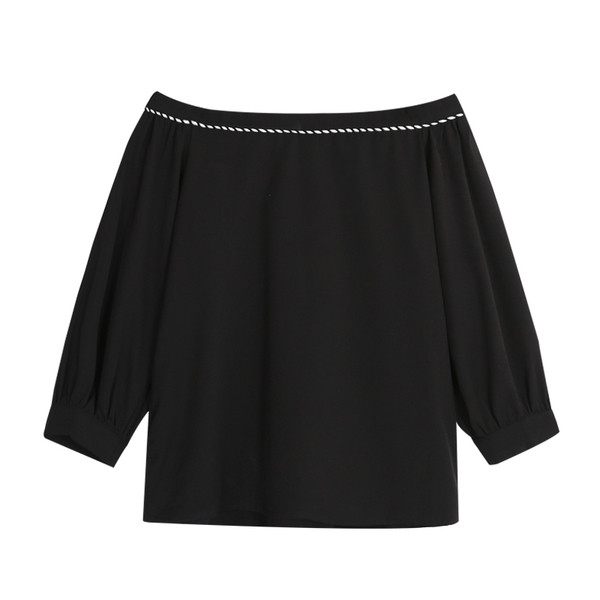 Μεγάλη κυρίες μαύρο τοπ με έναν ώμο και φαρδιά μανίκια