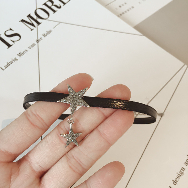 Εκπληκτική γυναικεία αλυσίδα με ασημένια αστέρια