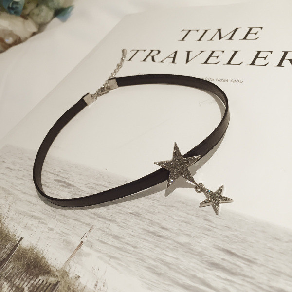 Εκπληκτική γυναικεία αλυσίδα με ασημένια αστέρια