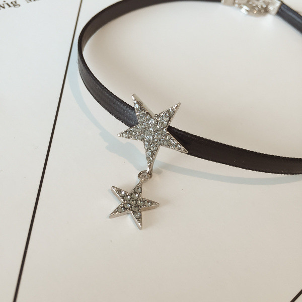 Εκπληκτική γυναικεία αλυσίδα με ασημένια αστέρια