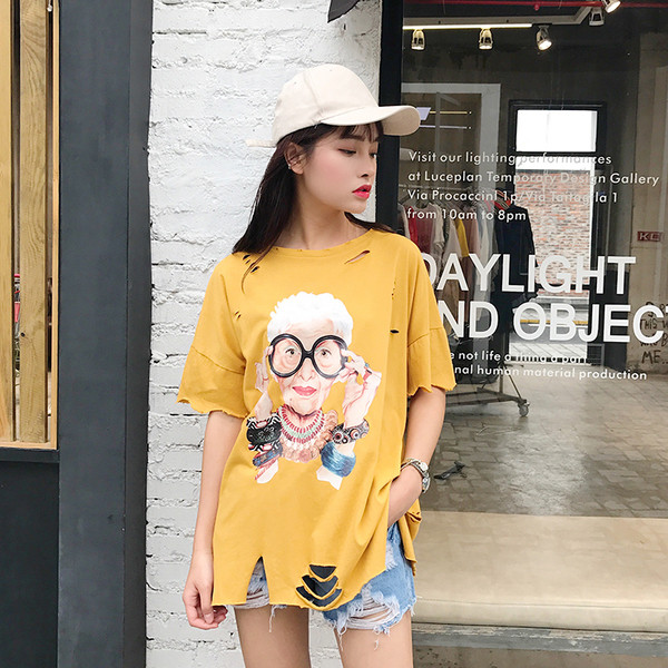 Μεγάλη κυρίες μακρύ T-shirt στυλ τουνίκ με την εφαρμογή