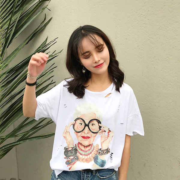 Μεγάλη κυρίες μακρύ T-shirt στυλ τουνίκ με την εφαρμογή